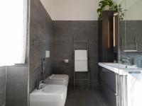 A bathroom at Mamma Ciccia Holiday Home - Sunset Balcony