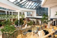 Precise Resort Marina Wolfsbruch - Familienapartments में खाने के लिए रेस्टोरेंट या कोई दूसरी जगह