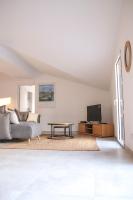 Televízia a/alebo spoločenská miestnosť v ubytovaní Appartement T3 à 5 minutes du port et de la plage 37