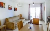 Posezení v ubytování 2 Bedroom Cozy Apartment In Oropesa