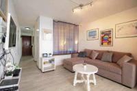 Televízia a/alebo spoločenská miestnosť v ubytovaní Ocean Front Apartment