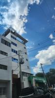 un edificio con un coche aparcado delante en EMA HOTEL, en Serra Talhada