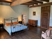 Posteľ alebo postele v izbe v ubytovaní Château de Montautre