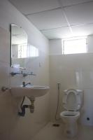 Ein Badezimmer in der Unterkunft NHỚ House IV