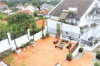 Ein Balkon oder eine Terrasse in der Unterkunft NHỚ House IV
