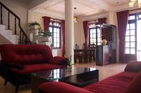 Ein Sitzbereich in der Unterkunft NHỚ House IV