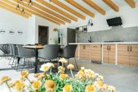 Kuchnia lub aneks kuchenny w obiekcie Luxury villa Magale with large pool