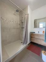 Kúpeľňa v ubytovaní Appartement T2 piscine et plage