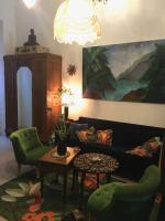 Posedenie v ubytovaní LOFT D ARTISTES AVEC PATIO AU PORT DE NICE