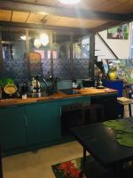 Kuchyňa alebo kuchynka v ubytovaní LOFT D ARTISTES AVEC PATIO AU PORT DE NICE