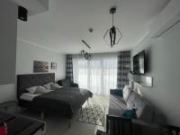 Łóżko lub łóżka w pokoju w obiekcie Kasprowicza 20 Luxury Apartments - Free Pool, Saunas, Salzgrotte, Jacuzzi, Gym, Children's Playroom, Fitness
