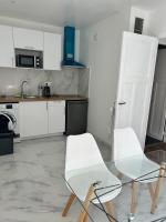 Kuchyňa alebo kuchynka v ubytovaní F3 50m2 centre ville Massy