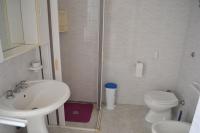 A bathroom at Casa x5 con barbecue LL09 a San Foca