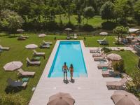 Bazén v ubytovaní Hotel Il Corazziere alebo v jeho blízkosti