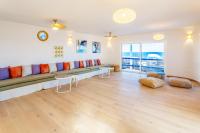 Posedenie v ubytovaní Boutique Beach Villa by Lanzarote Retreats - Private Pool - 1 min walk to Sea Pool