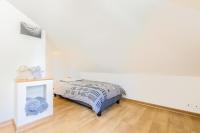 Plán poschodí v ubytovaní 8/9 personnes, ensemble de 3 logements tous équipés et climatisés, Wifi, Netflix, centre ville à 400m, boites à clés