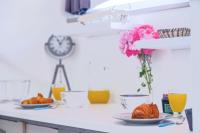 Plán poschodí v ubytovaní 8/9 personnes, ensemble de 3 logements tous équipés et climatisés, Wifi, Netflix, centre ville à 400m, boites à clés