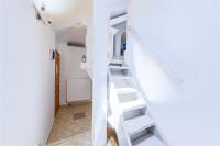 Plán poschodí v ubytovaní 8/9 personnes, ensemble de 3 logements tous équipés et climatisés, Wifi, Netflix, centre ville à 400m, boites à clés
