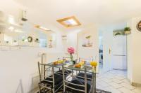 Plán poschodí v ubytovaní 8/9 personnes, ensemble de 3 logements tous équipés et climatisés, Wifi, Netflix, centre ville à 400m, boites à clés