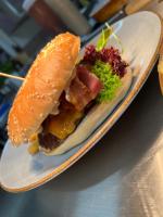 Jídlo v hotelu nebo okolí