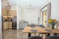 Kuchyň nebo kuchyňský kout v ubytování Vardians Villas & Suites