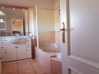 Kúpeľňa v ubytovaní APARTAMENTO 3, 6 Pax CASA RURAL EL SAUCE A 2 KM DE CUENCA