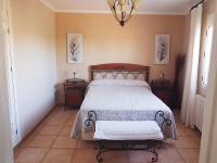 Posteľ alebo postele v izbe v ubytovaní APARTAMENTO 3, 6 Pax CASA RURAL EL SAUCE A 2 KM DE CUENCA