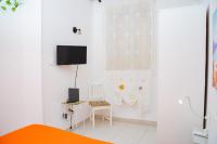 A television and/or entertainment centre at Casa Vacanze Nike