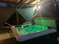Plán poschodí v ubytovaní Chalet 2 personnes avec jacuzzi et piscine saisonnière partagée