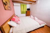 Postel nebo postele na pokoji v ubytování Rustic Poble Sec Apartment