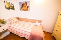 Postel nebo postele na pokoji v ubytování Rustic Poble Sec Apartment