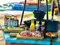 読谷村にある海空リゾートうみのいえの肉類食器