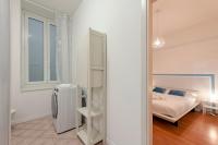 Posteľ alebo postele v izbe v ubytovaní Mazzini 12, Elegant Central Apartment with Free Private Garage 800 m, Air Conditioning, Wi-Fi, Just 100 m from the Public Beach
