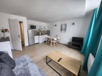 Kuchnia lub aneks kuchenny w obiekcie Spacieux 2 chambres, paisible