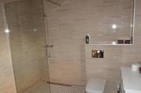 Łazienka w obiekcie Willa Vita - Apartment z kominkiem i dużym tarasem, Sauna, Jacuzzi, Altana z Grill, z możliwością wynajmu dotakowych pokoi - Schönes Appartement mit Kamin und großer Terrasse, Sauna, Jacuzzi, Pavilion mit Grill und der Option zusätzliche Zimmer zu mieten