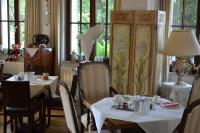 アート オブ コンフォート ハウス インゲボルクにあるレストランまたは飲食店