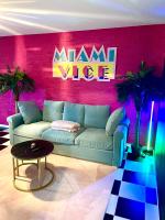 Posedenie v ubytovaní Capsule Miami Vice - Jacuzzi - Billard - Ecran cinéma & Netflix - Ping-Pong - Nintendo & Jeux-