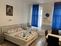 A bed or beds in a room at Heino Apartments