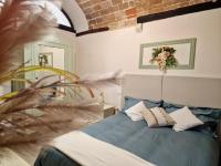 A bed or beds in a room at Casa Adua by TraMonti Apartments