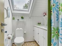 Koupelna v ubytování Holiday Home Hjalmine - 250m from the sea by Interhome