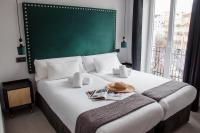 Postel nebo postele na pokoji v ubytování Valencia Apartamentos Goya