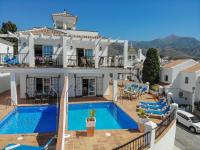 Bazén v ubytování Nerja Paradise Rentals - Villa El Paraiso nebo v jeho okolí