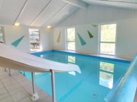 Bazén v ubytování Holiday Home Sirka - 200m from the sea by Interhome nebo v jeho okolí