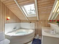 Koupelna v ubytování Holiday Home Dedo - 300m from the sea by Interhome