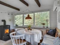 Posezení v ubytování Holiday Home Susannah - from the sea by Interhome