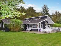 Zahrada ubytování Holiday Home Petri - 500m from the sea by Interhome