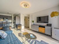 Kuchnia lub aneks kuchenny w obiekcie Apartment Les Villas du Men Du-3 by Interhome