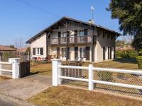 a white fence in front of a house at Holiday Home Les Chênes by Interhome in Lit-et-Mixe
