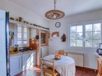 Kuchnia lub aneks kuchenny w obiekcie Holiday Home Le Mas de la Poterie by Interhome
