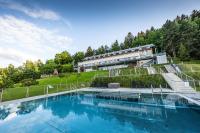 Bazén v ubytování Hotel Monínec nebo v jeho okolí